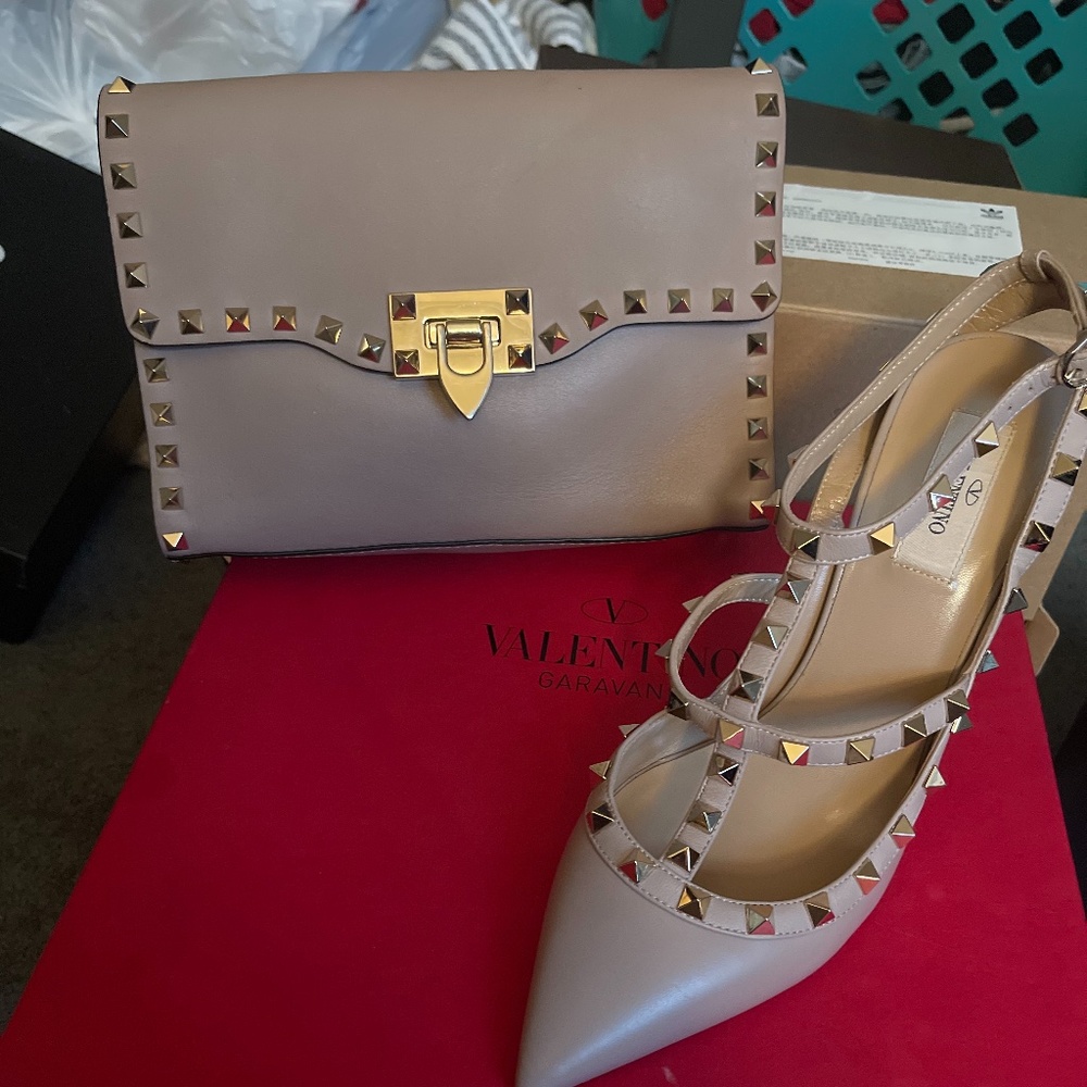 Valentino Rock stud pump